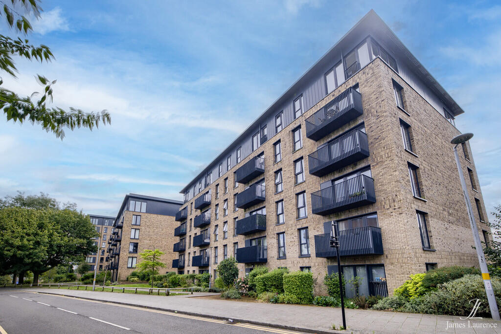 Main image of property: Lincoln Apartments, 3 Lexington Gardens, Park Central