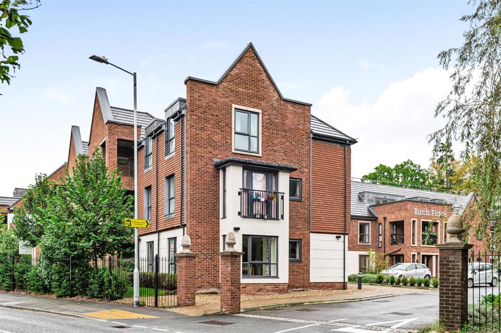 1 bedroom retirement property for sale in Dukes Ride, Crowthorne