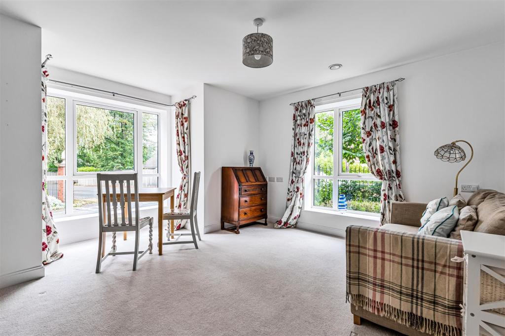 1 bedroom retirement property for sale in Dukes Ride, Crowthorne