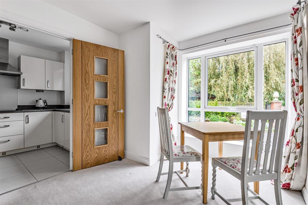 1 bedroom retirement property for sale in Dukes Ride, Crowthorne