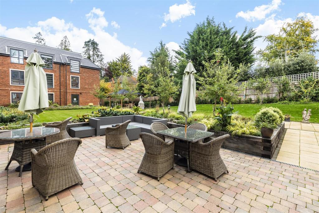 1 bedroom retirement property for sale in Dukes Ride, Crowthorne