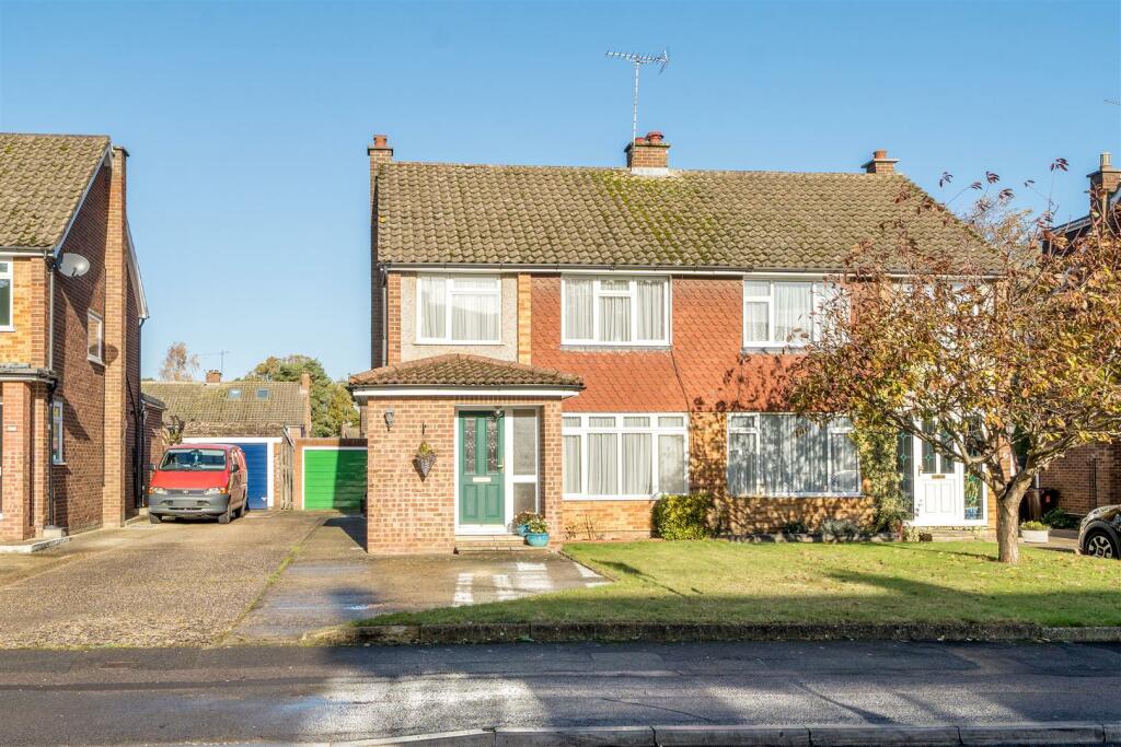 3 bedroom semidetached house for sale in Greenwood Road, Crowthorne, Berkshire, RG45 6QU, RG45