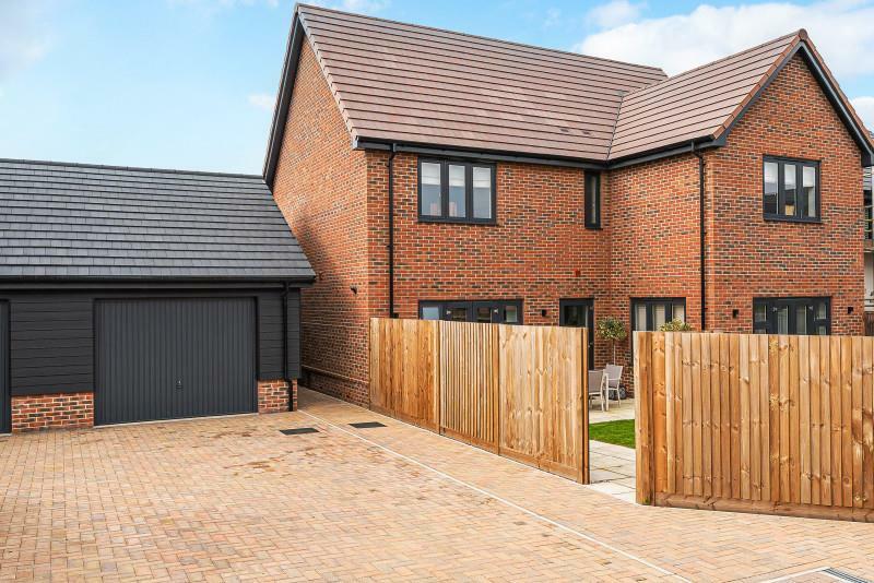 5 bedroom detached house for sale in Collins Walk, Crowthorne