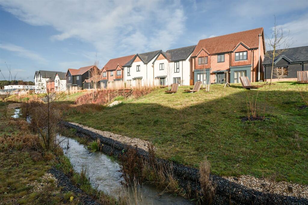 5 bedroom detached house for sale in Collins Walk, Crowthorne