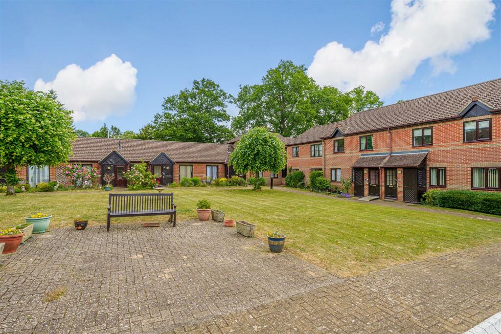 2 bedroom retirement property for sale in Copenhagen Walk, Crowthorne