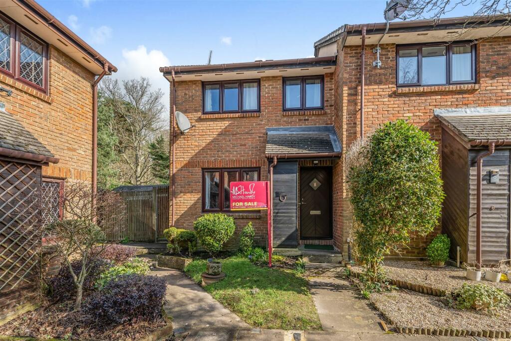 3 bedroom end of terrace house for sale in Sweetbriar, Crowthorne