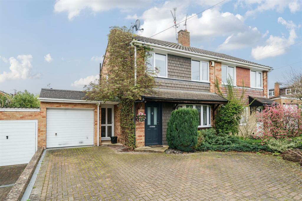 4 bedroom semidetached house for sale in Cheviot Road, Sandhurst