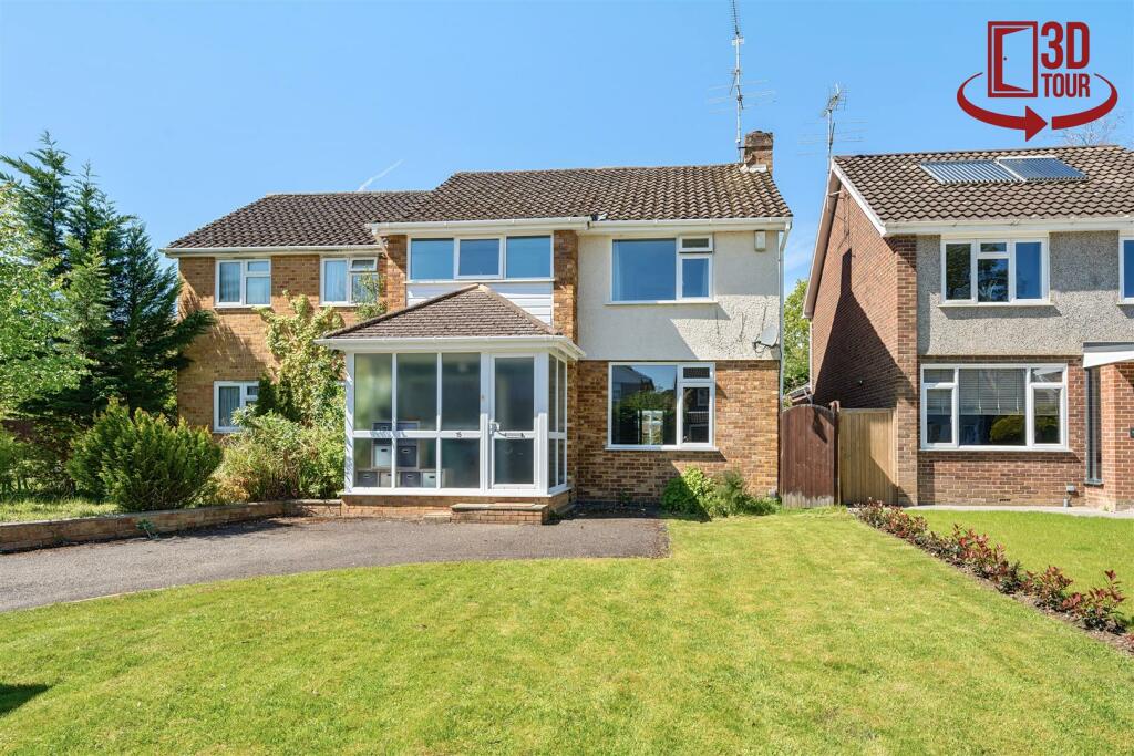 4 bedroom semidetached house for sale in Hillary Drive, Crowthorne