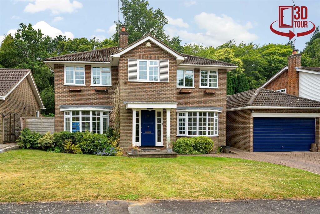 4 bedroom detached house for sale in Priors Wood, Crowthorne, Berkshire