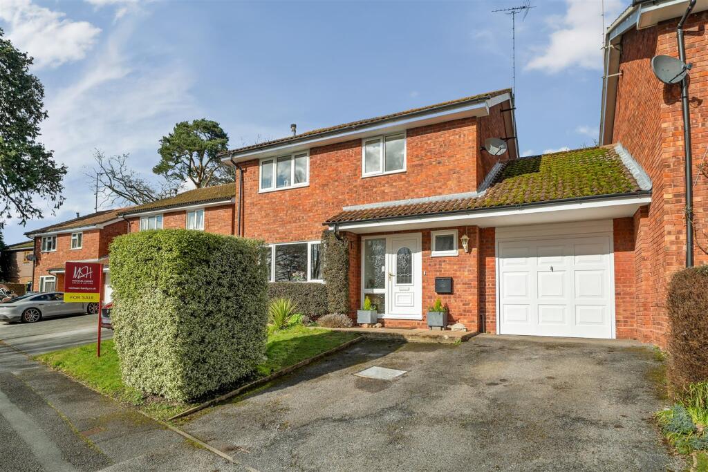 Main image of property: Squirrel Close, Sandhurst, Berkshire, GU47 9DL