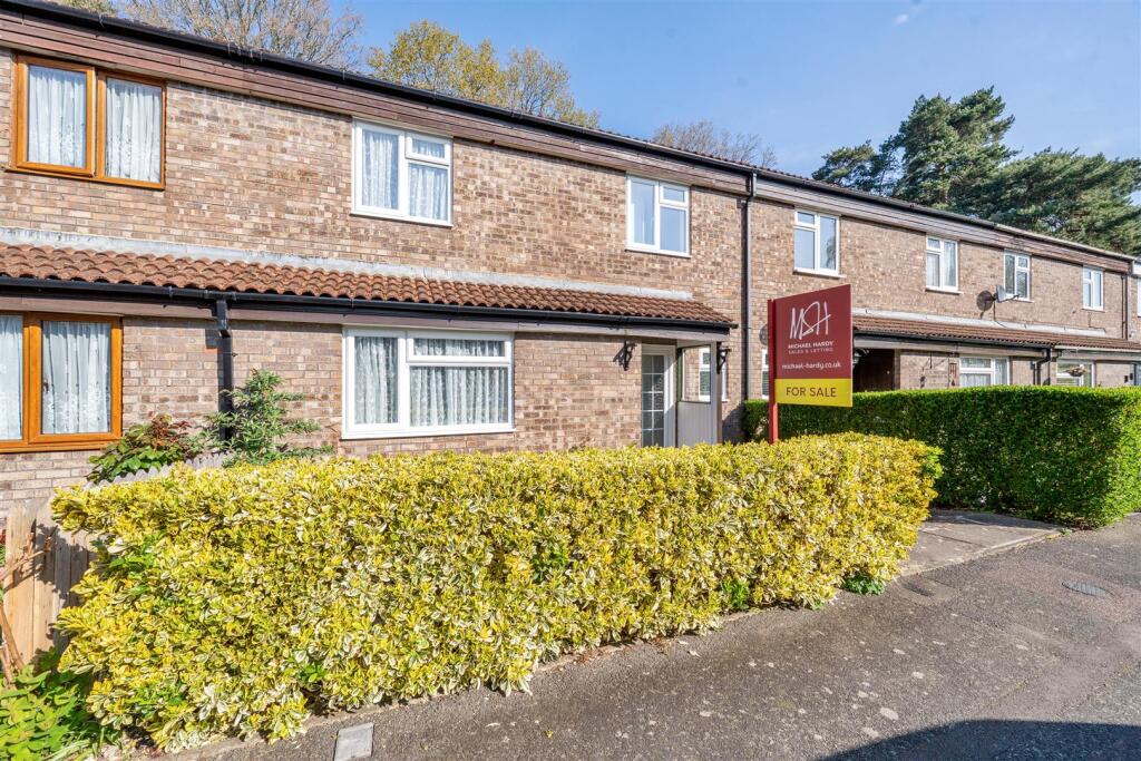 Main image of property: Oldstead, Bracknell, Berkshire, RG12 0UE