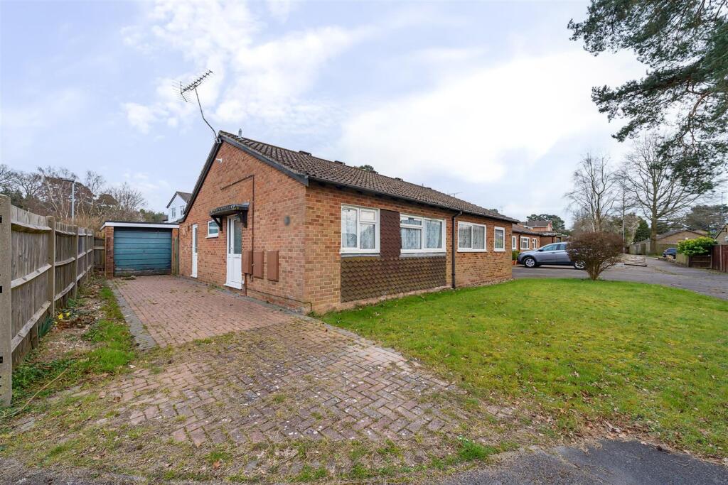 Main image of property: Yale Close, Owlsmoor, Sandhurst, Berkshire, GU47 0UJ