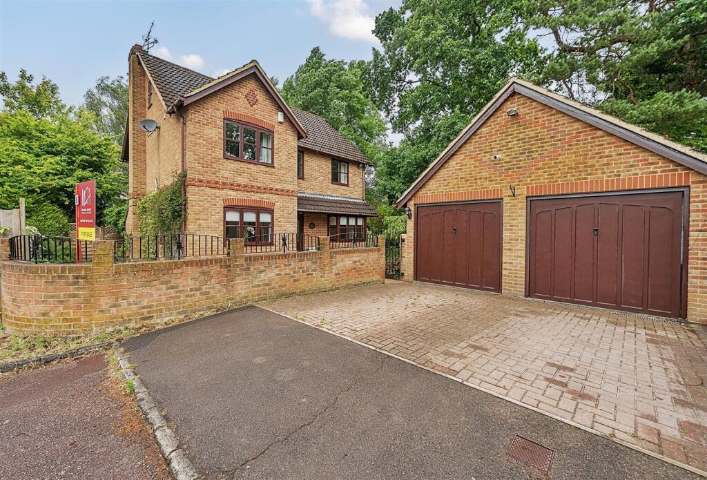 Main image of property: Gibbons Close, Sandhurst, Berkshire, GU47 9BB