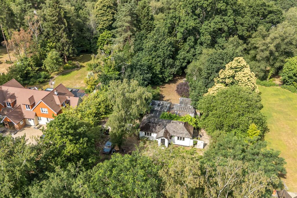 Main image of property: Hollybush Ride Finchampstead, Berkshire, RG40 3QR