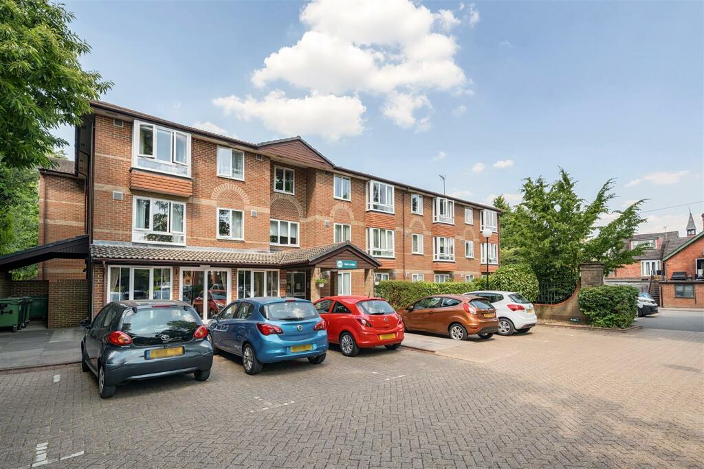 1 bedroom retirement property for sale in New Road, Crowthorne