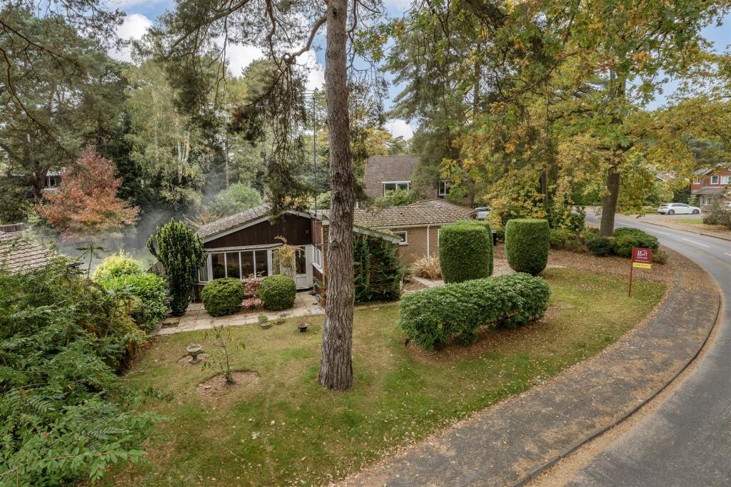 Main image of property: Wulwyn Side, Linkway, Crowthorne, Berkshire, RG45 6ES
