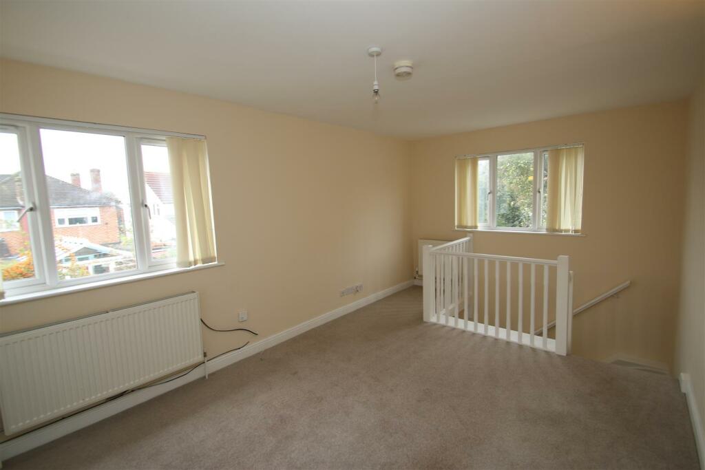 2 bedroom flat for sale in Roman Road, Salisbury, SP2
