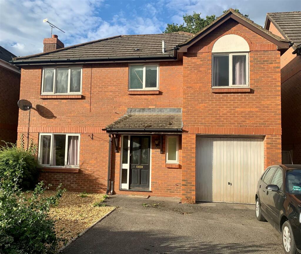 4 bedroom detached house for sale in Woodlea Grange, Alderbury