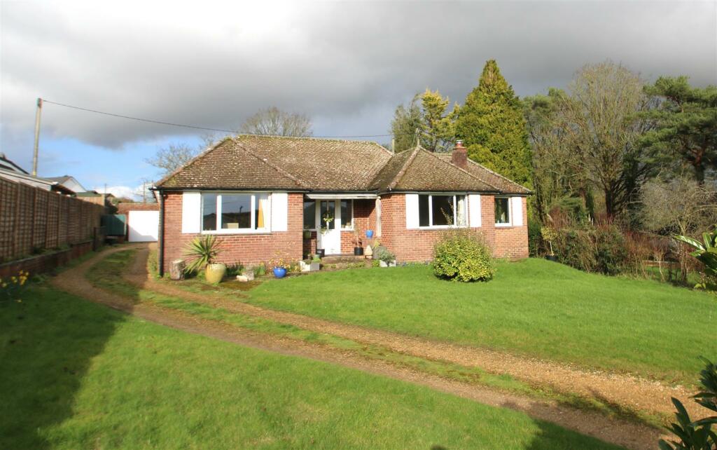 4 bedroom bungalow for sale in Firs Road, Firsdown, Salisbury, SP5