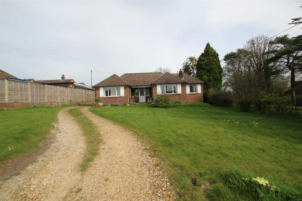 4 bedroom bungalow for sale in Firs Road, Firsdown, Salisbury, SP5