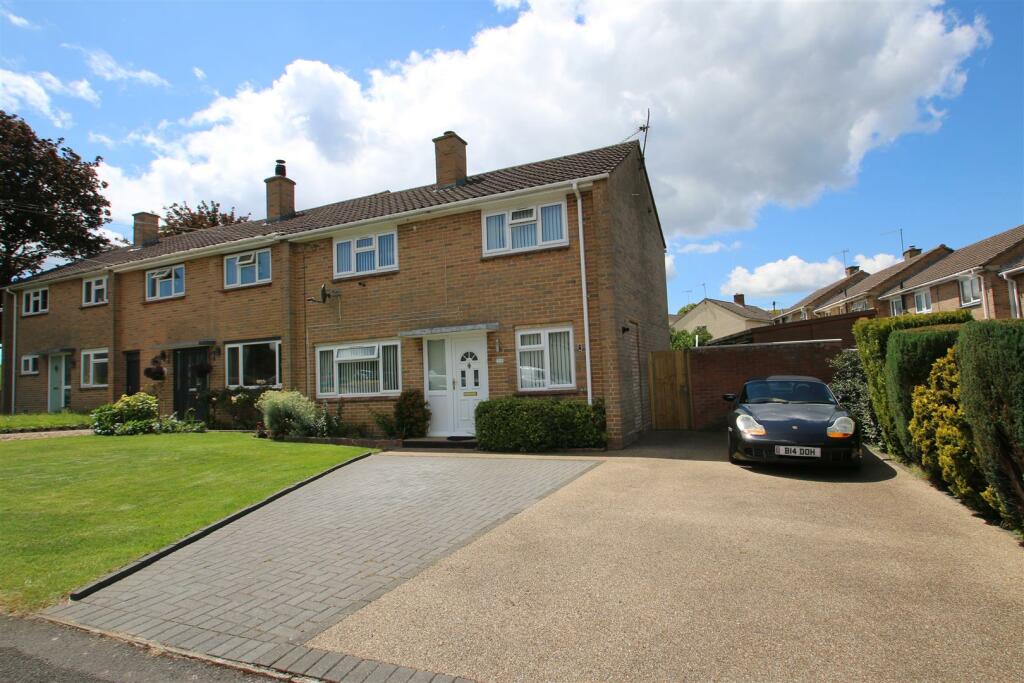 3 bedroom semidetached house for sale in Bingham Road, Salisbury, SP1