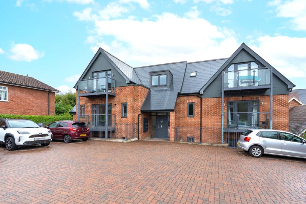 Main image of property: The Gables, 6 Cumnor Hill, Oxford, Oxfordshire, OX2