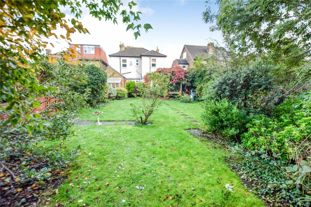 4 bedroom detached house for sale in Havering Road, Romford, RM1