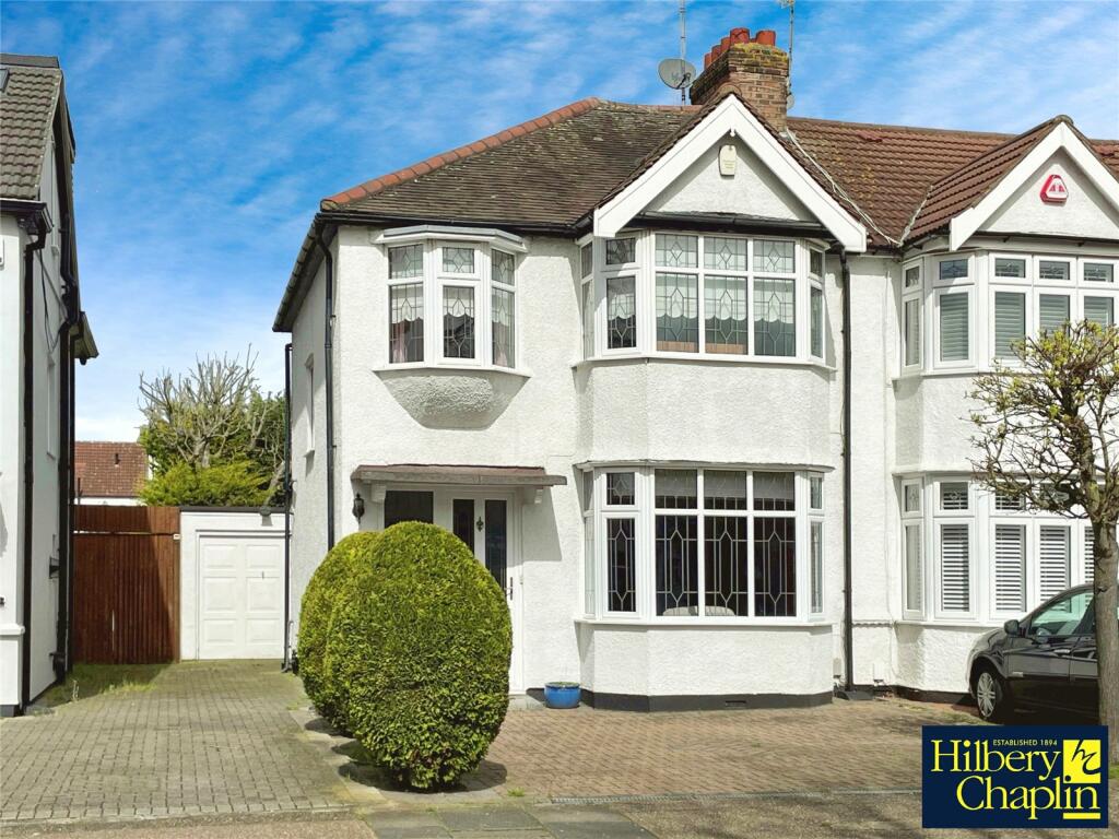 3 bedroom end of terrace house for sale in Woodfield Drive, Romford, RM2