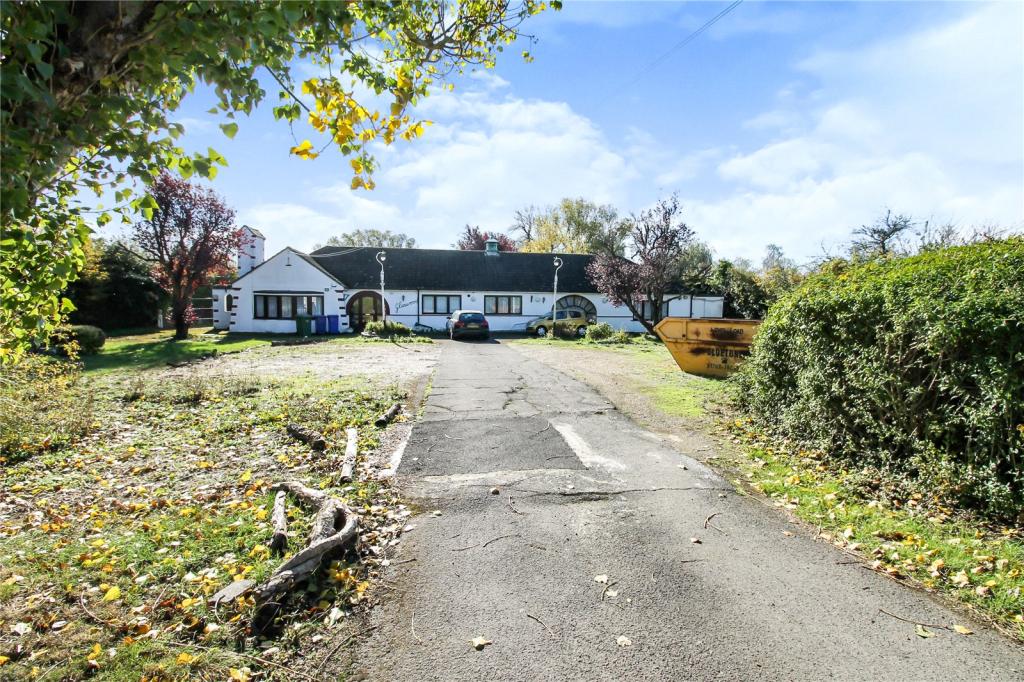 5 bedroom bungalow for sale in Brentwood Road, Bulphan, Upminster