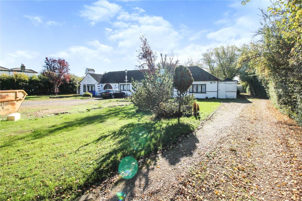 5 bedroom bungalow for sale in Brentwood Road, Bulphan, Upminster