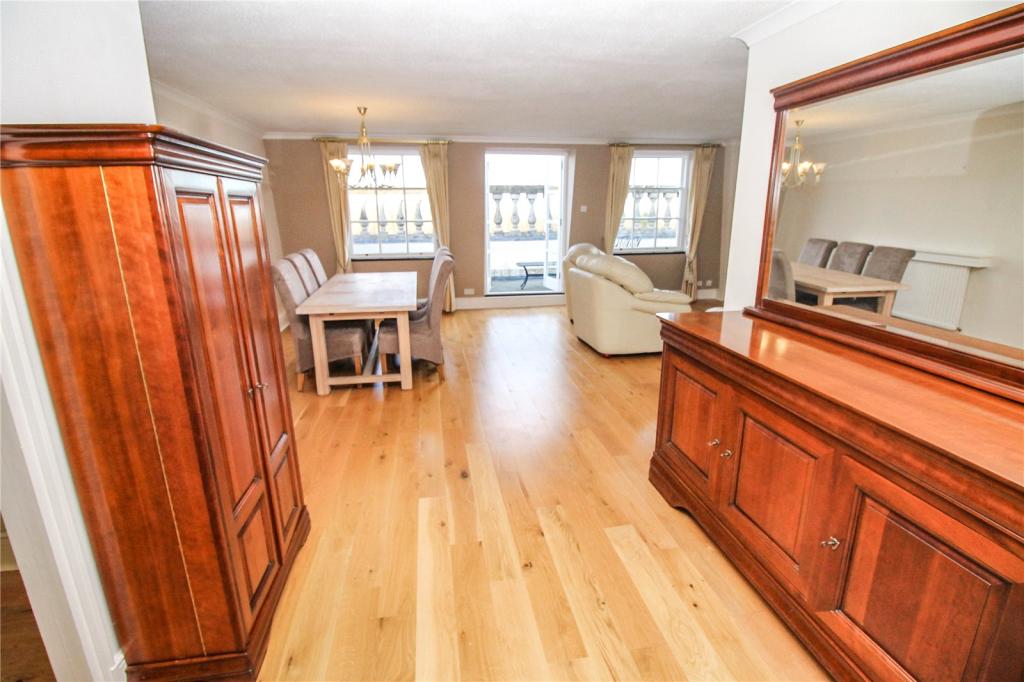 3 bedroom penthouse for sale in Thorndon Park, Ingrave, Brentwood