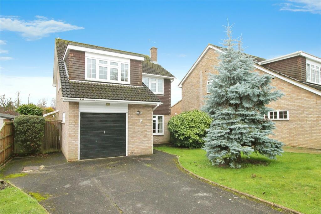 4 bedroom detached house for sale in Tudor Close, Shenfield, Brentwood, Essex, CM15