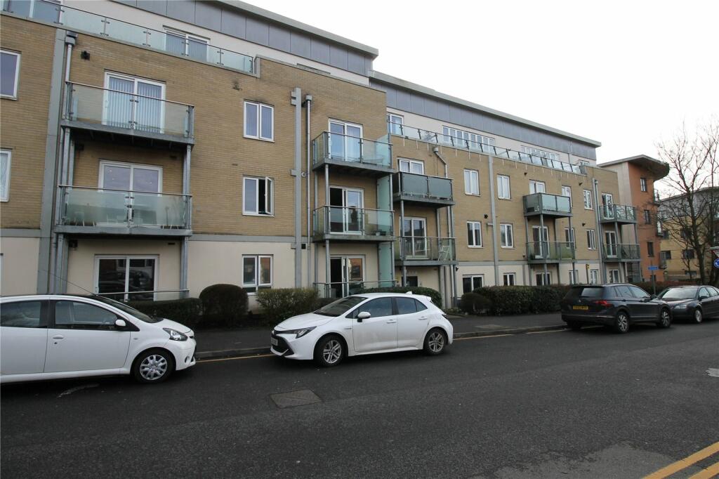 1 bedroom apartment for sale in St. James Road, Brentwood, Essex, CM14