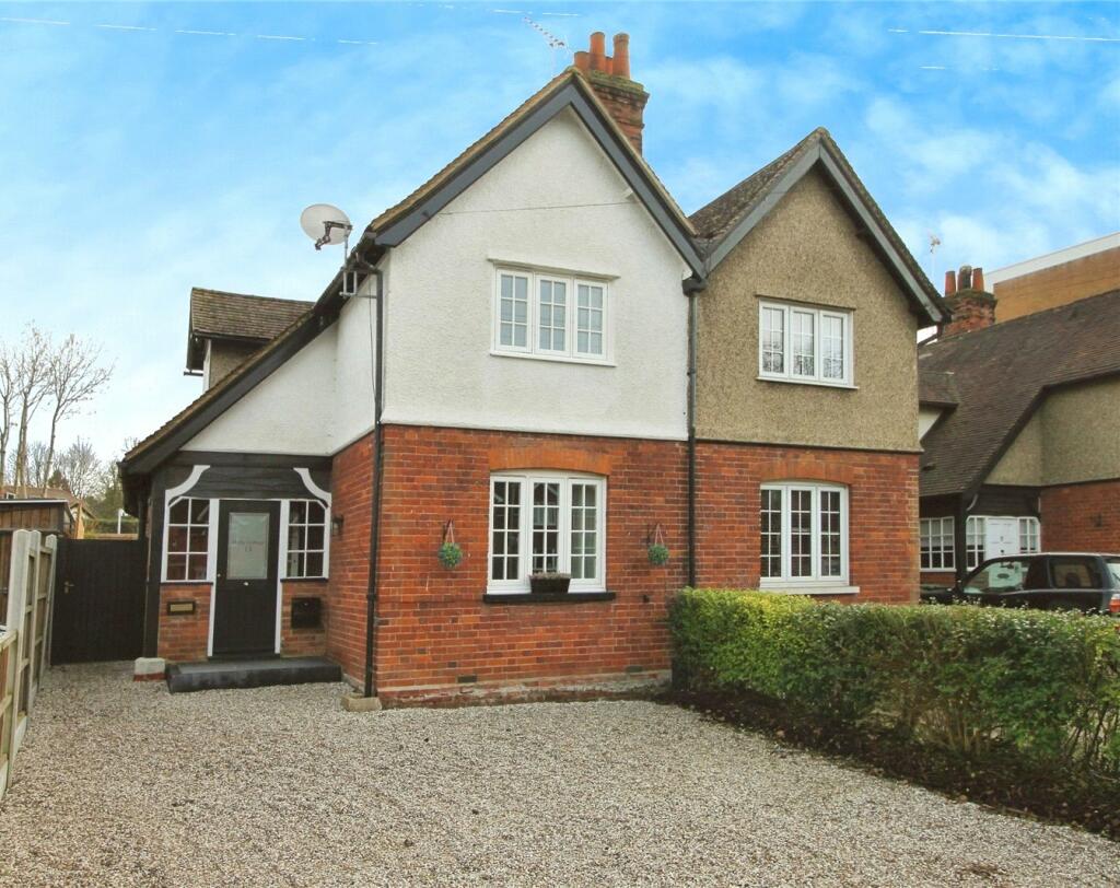 2 bedroom semi-detached house for sale in Rayleigh Road, Hutton, Brentwood, Essex, CM13
