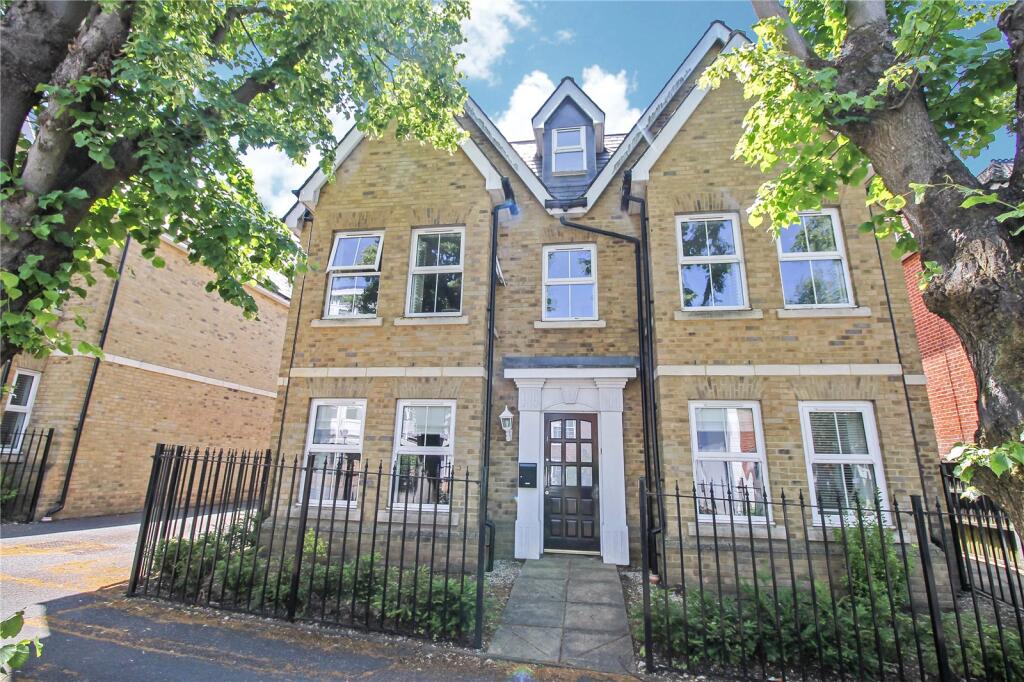 Main image of property: Avenue Road, Brentwood, CM14