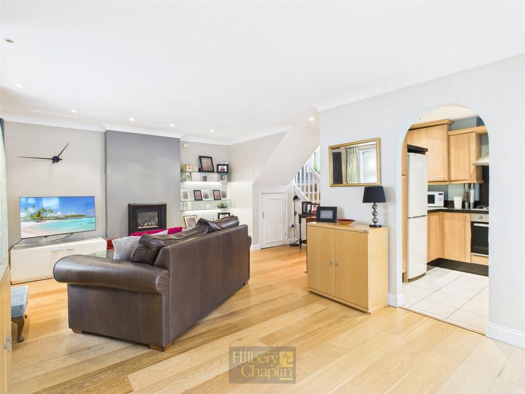 Main image of property: Glendale Close, Shenfield, Brentwood, Essex, CM15