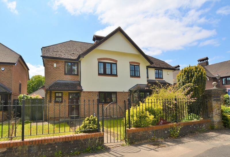 3 bedroom semidetached house for sale in Gregories Road, Beaconsfield, HP9