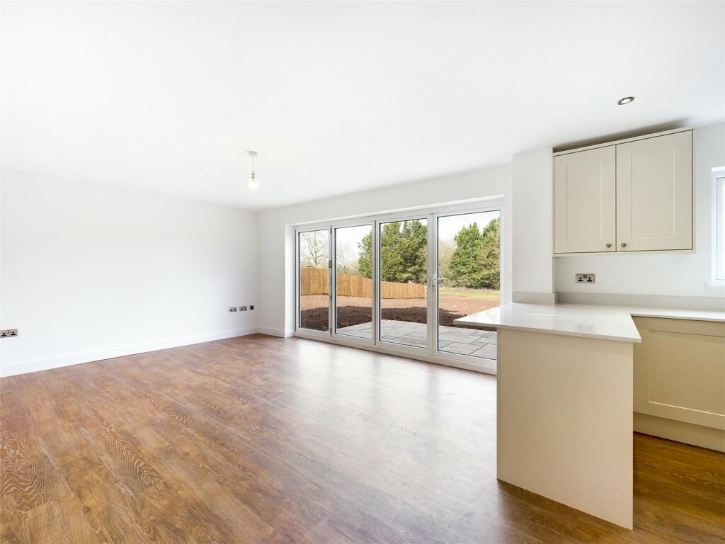 6 bedroom detached house for sale in Oakview Close, Much Dewchurch