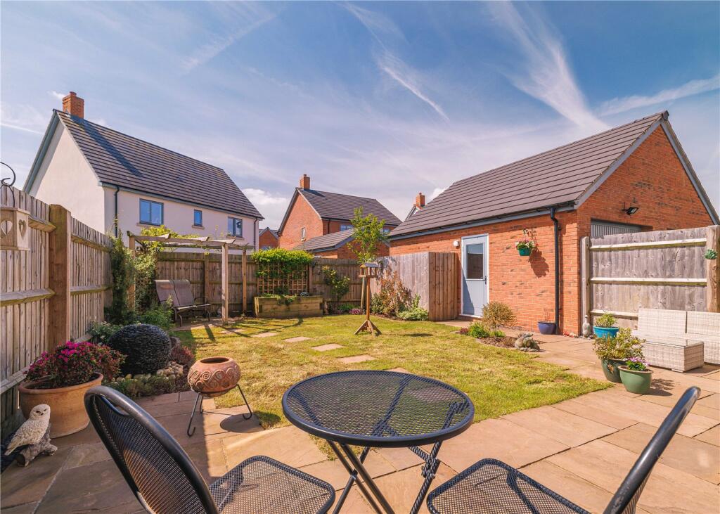 3 bedroom semidetached house for sale in Ariconium Place, Weston under