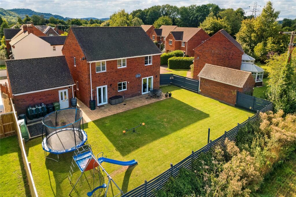 4 bedroom detached house for sale in Alder Close, Walford, RossOnWye