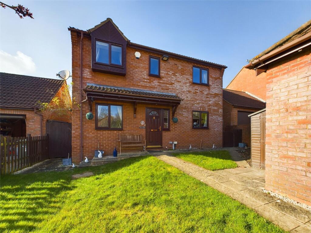 4 bedroom detached house for sale in Priory Lea, Walford, RossonWye