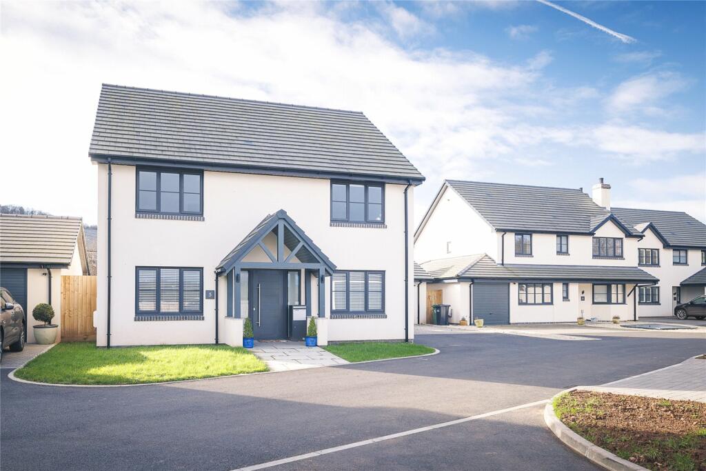 4 bedroom detached house for sale in Twickenham Close, Hildersley, Ross