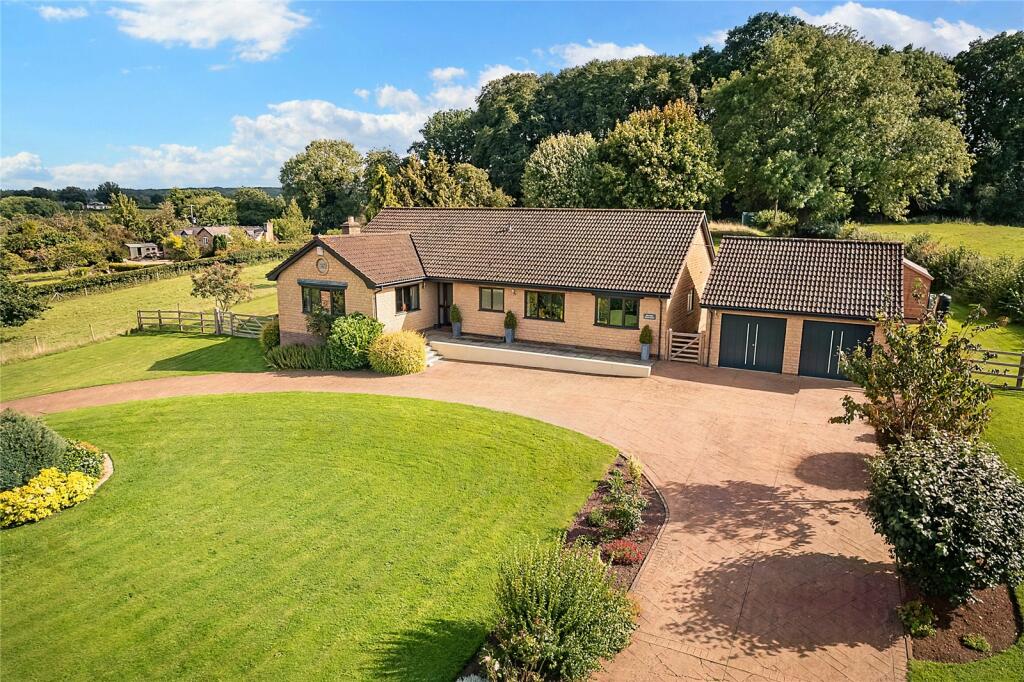 3 bedroom detached house for sale in Gorsley, RossonWye