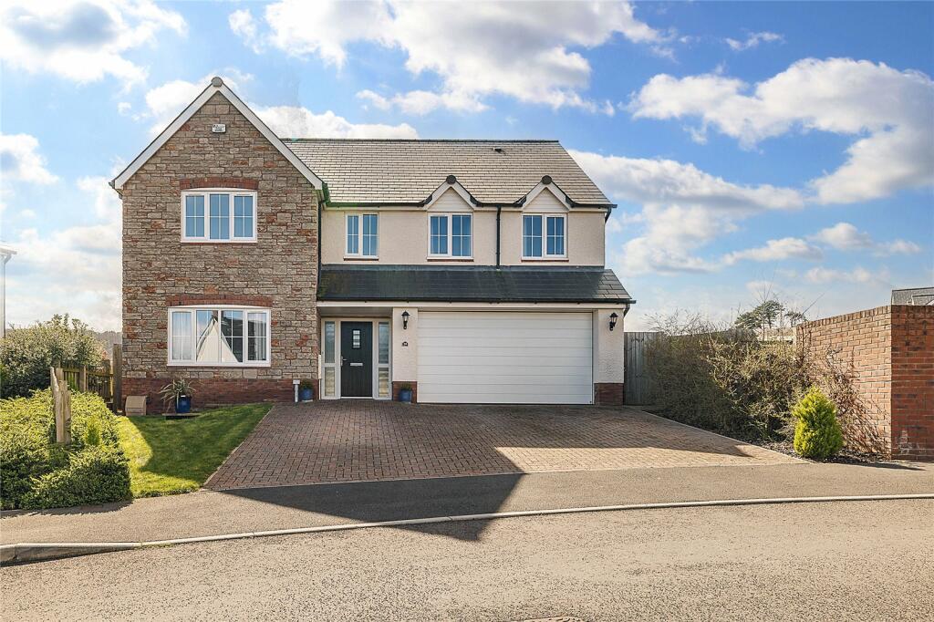 5 bedroom detached house for sale in Squires Meadow, Lea, RossonWye