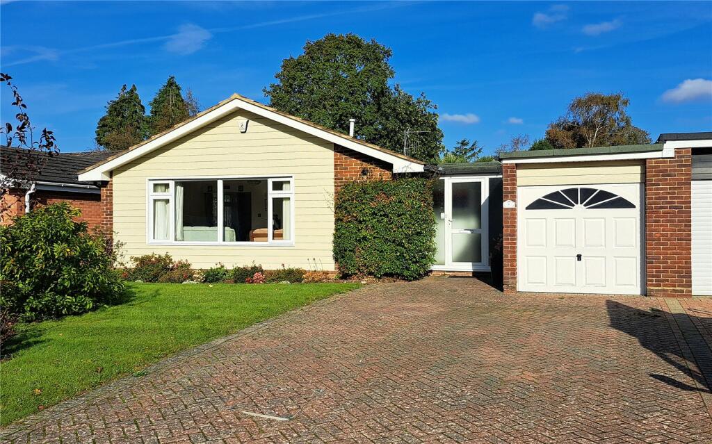 4 bedroom bungalow for sale in Braemar Drive, Highcliffe, Christchurch