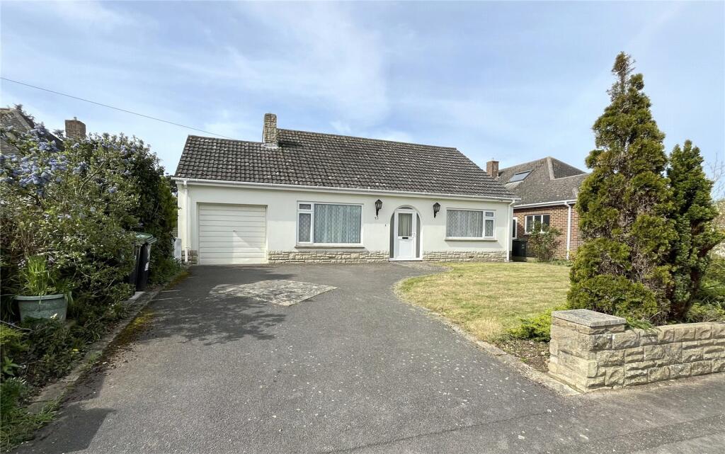 2 bedroom bungalow for sale in Forest Way, Highcliffe, Christchurch