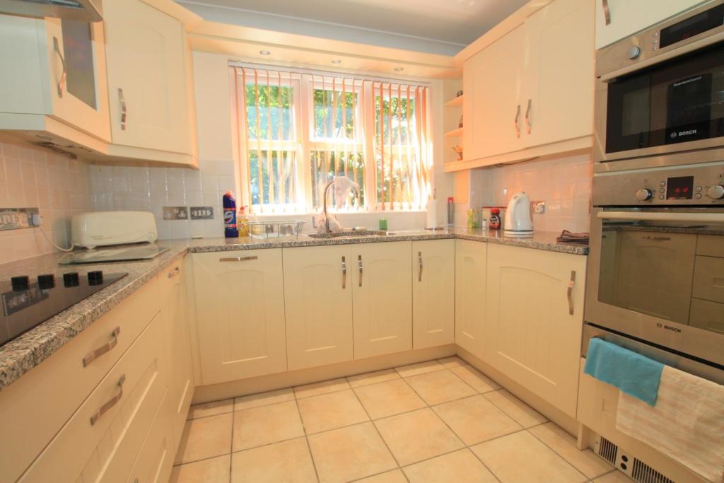 2 bedroom apartment for sale in Rothesay Point, Wharncliffe Road