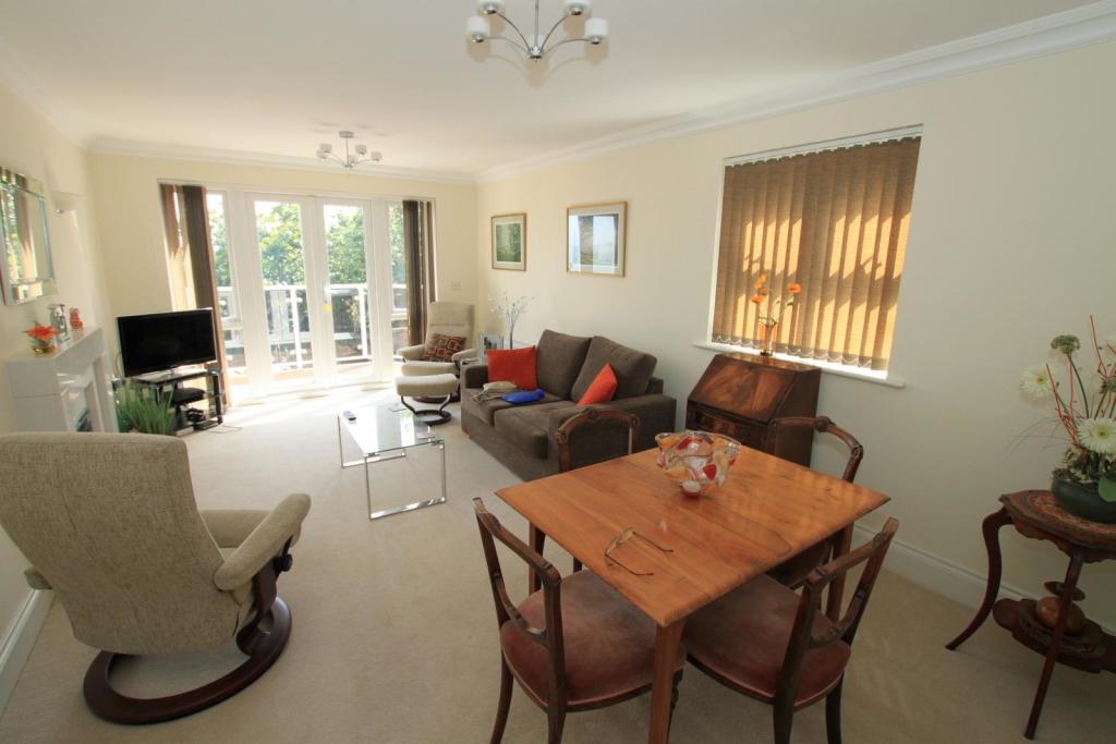 2 bedroom apartment for sale in Rothesay Point, Wharncliffe Road