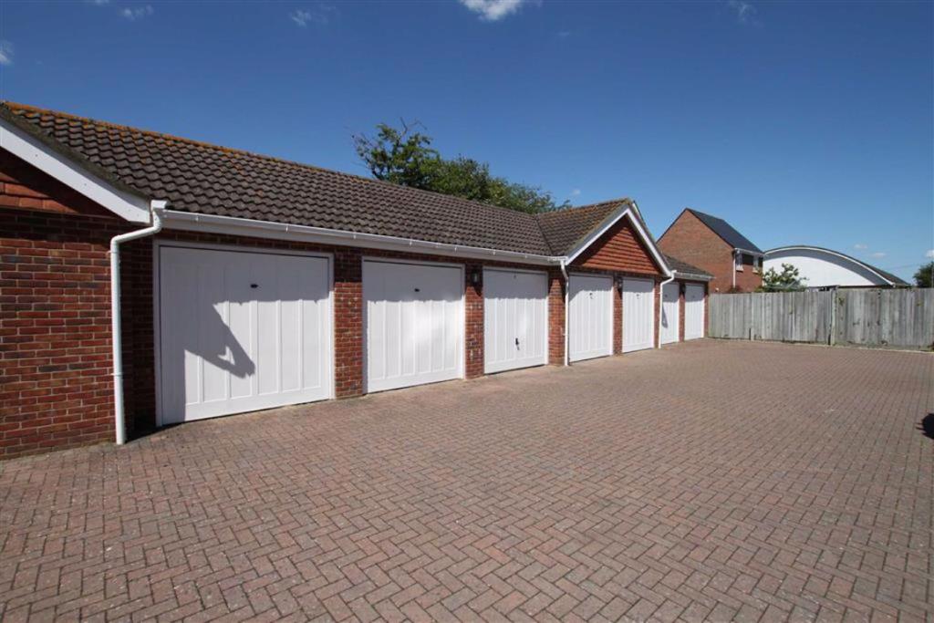 2 bedroom flat for sale in Edwards Court Wortley Road, Highcliffe