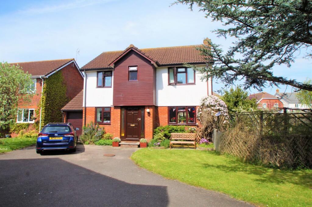 4 bedroom detached house for sale in Woodfield Close, BurnhamonSea